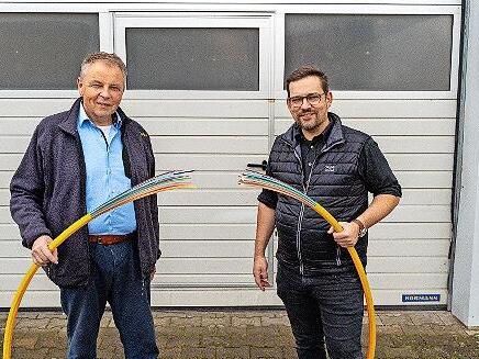 Bürgermeisterkandidat Georg Eismann und CSU-Ortsvorsitzender Johannes Eismann sorgen sich um den Glasfaserausbau.