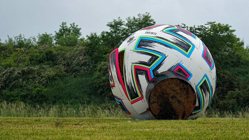 Adidas-Ball