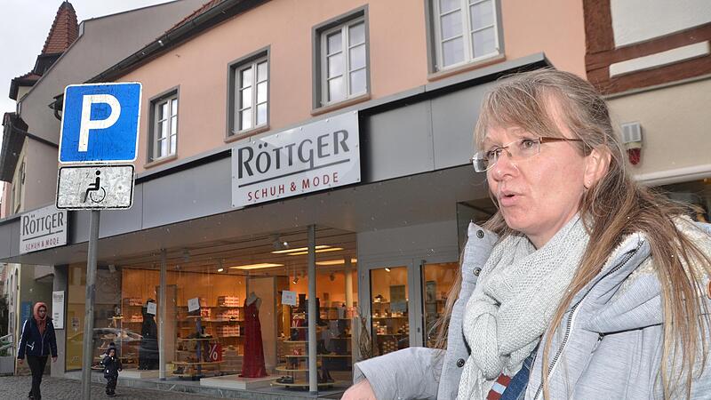 Stefanie Greber zieht mit ihrer Buchhandlung in das Schuhgeschäft Röttger um. Ab April zunächst ins Obergeschoss und ab August dann komplett. Stefanie Greber zieht mit ihrer Buchhandlung in das Schuhgeschäft Röttger um. Ab April zunächst ins Obergeschoss und ab August dann komplett.