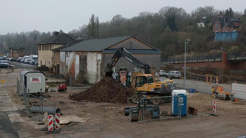 Weg mit dem Dreck: Auf dem ehemaligen Schlachthofgel&auml;nde soll demn&auml;chst ein Hochschulgeb&auml;ude errichtet werden, das &bdquo;Center of Responsible Artificial Intelligence&ldquo;, kurz Crai.