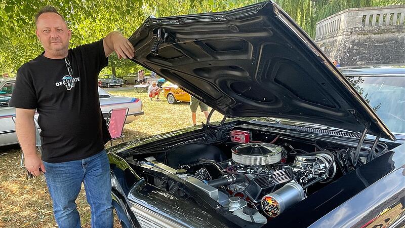 Oldtimer im Schlosspark Gleisenau