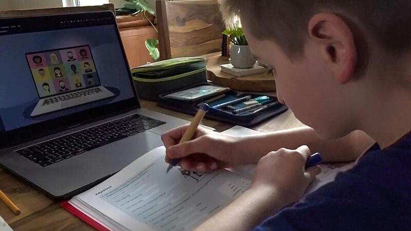 Die Stadt Bamberg h&auml;lt die Schulen und Kitas auch in dieser Woche geschlossen. Die Entscheidung f&uuml;r Distanzunterricht bleibt bei Eltern umstritten.