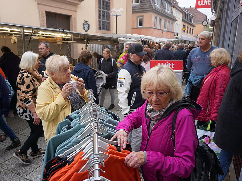 Mantelsonntag mit Herbstmarkt und verkaufsoffenen Gesch&auml;ften in Bad Kissingen.