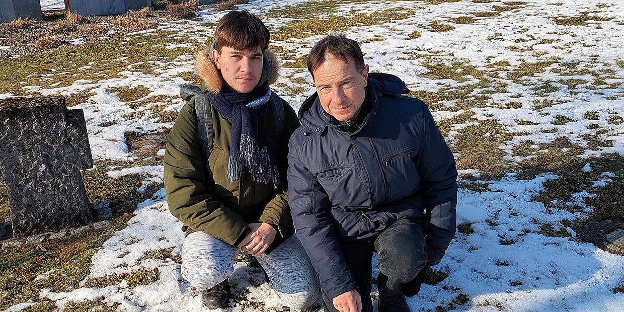 Grandson from Poland visits his grandfather's grave for the first time