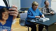 Bundeskanzlerin a.D. Merkel signiert Kunstpostkarten Bundeskanzlerin a.D. Merkel signiert Kunstpostkarten