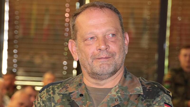 Generalleutnant Harald Gante, Kommandeur Einsatz, sprach in der Hammelburger Infanterieschule Klartext. Generalleutnant Harald Gante, Kommandeur Einsatz, sprach in der Hammelburger Infanterieschule Klartext.