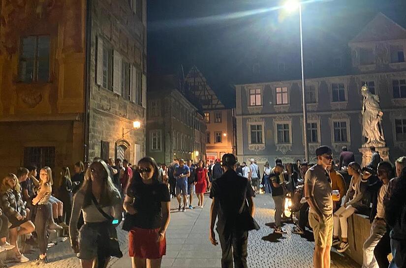 Störbeleuchtung störte niemanden: Nun soll die Brücke gesperrt werden.