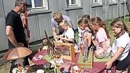 Knifflig ging es am Stand von Somso zu, dort musste ein Biologiemodell zusammengebaut werden. Knifflig ging es am Stand von Somso zu, dort musste ein Biologiemodell zusammengebaut werden.