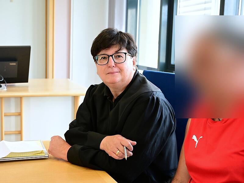 Rechtsanw&auml;ltin Mareen Basler aus Bamberg und der Angeklagte im Amtsgericht Bamberg