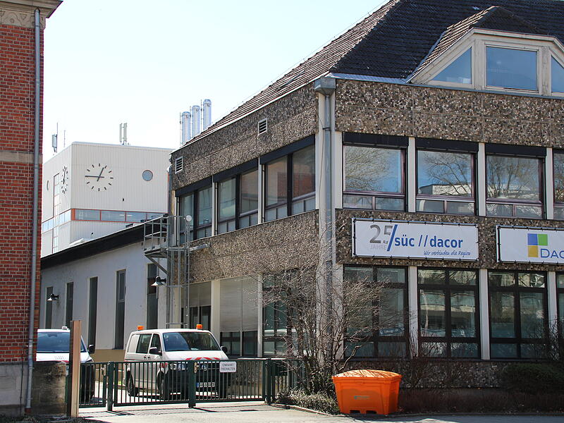 Abriss in Coburg Markant wegen seiner Fassade mit Waschbetonplatten: Das alte Gebäude der SÜC am Schillerplatz in Coburg wurde abgerissen.