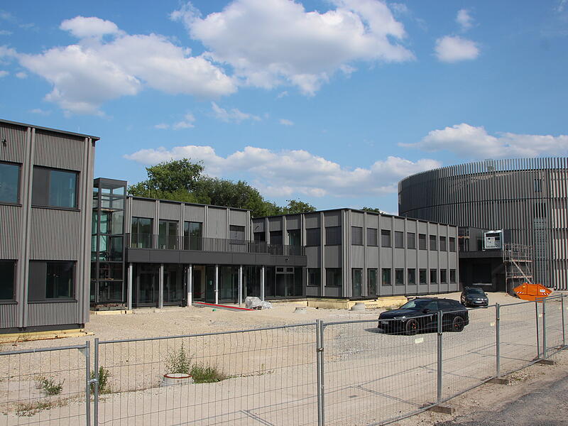 Rund um den ehemaligen Güterbahnhof in CoburgRund um den ehemaligen Güterbahnhof in Coburg Rund um den ehemaligen Güterbahnhof in Coburg - hier: ein Blick zum Globe (hinten rechts)