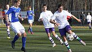 Mädchen in Jungen-Teams sind keine Seltenheit, wie etwa Emma Kusch  (r.) in der vergangenen Saison bei den C-Junioren des FC Eintracht Bamberg in der Bayernliga. Spätestens nach der B-Jugend erfolgt aber die Trennung. In den Niederlanden ist das anders.