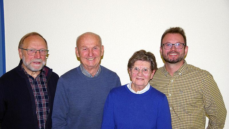 Beim Nüdlinger Verein „Frederic – Hilfe für Peru e. V.“ wurde Dr. Arno Wielgoss (rechts) an die Spitze des Vereins gewählt und folgt damit seinem Vater Gerhard Wielgoss (2.v.l.) als Gründungsvorsitzenden. Mit im Bild: 2. Vorsitzende Francoise Wiel...