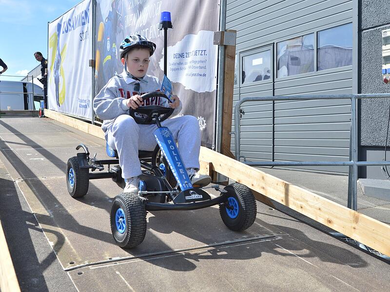 Wer ist am schnellsten unterwegs? Die Blitzeraktion liefert bei der 23. Kulmbacher Motorradsternfahrt den eindeutigen Beweis.