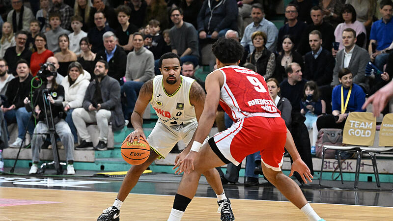 Sport Basketball 2. Bundesliga PROA Saison 2025 / 2026  24. Spieltag  am Samstag  21.02.2026  Spielbeginn 19.00 h Spielort Bayreuth Oberfrankenhalle  BBC Bayreuth gegen RheinStars K&ouml;ln Halbzeitergebnis  44:53 Endstand  82:93  Kyle Sturdivant Maximilian B