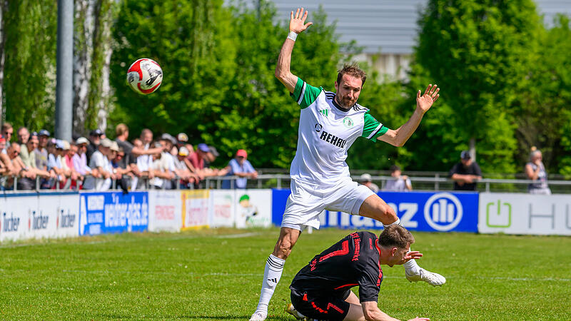 Andr&eacute; Karmann (oben) ist einer der Garanten des Eltersdorfer Erfolgs. Seinen lange gehegten Traum von der Regionalliga muss der spielende Co-Trainer aber aufschieben.