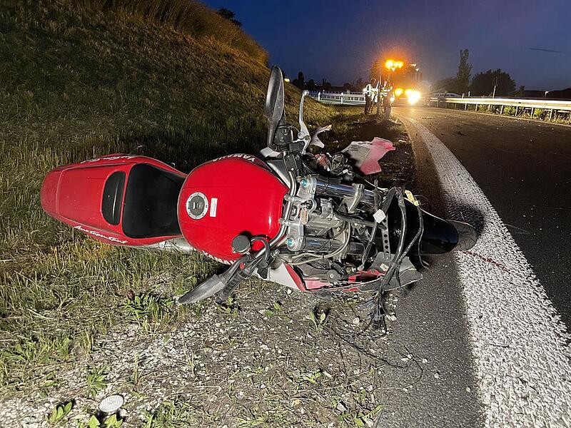 Bei einem Unfall auf der A 73 bei Lautertal wurde ein 43-jähriger Motorradfahrer schwer verletzt.