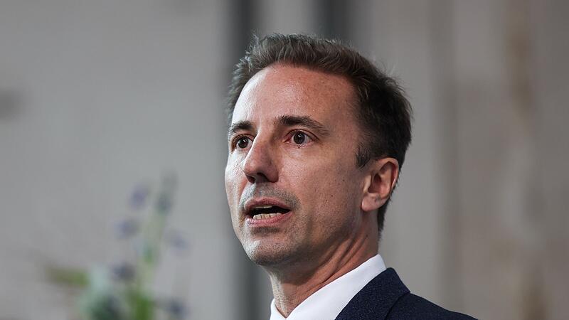 Opel-Chef Florian Huettl holt sich technologische Hilfe in China.