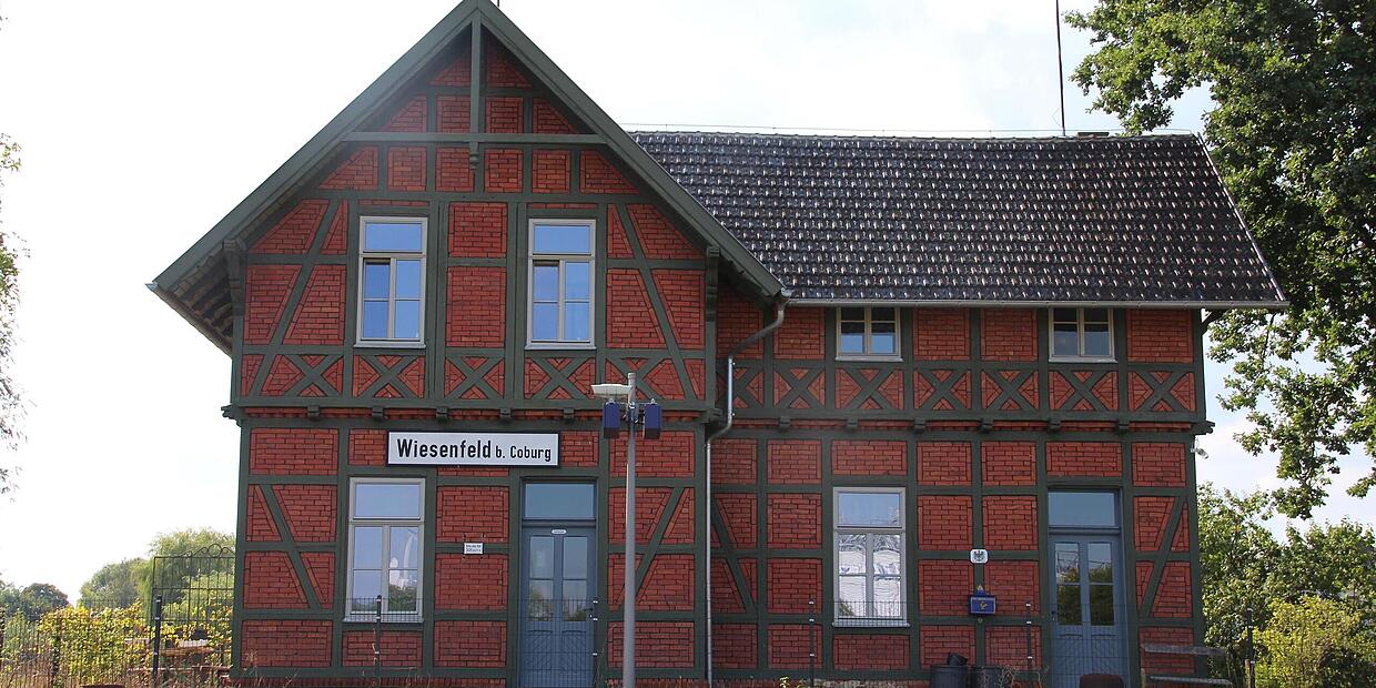 Der Landkreis Coburg würdigt die gelungene Sanierung historischer Gebäude.