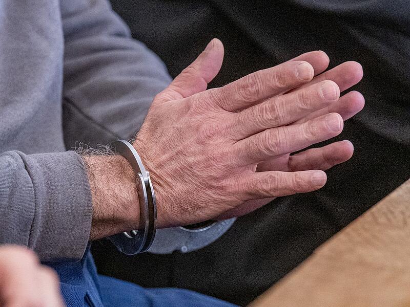 Frau und Kind mit Auto angefahren - Haftstrafe