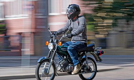 Unfall in R&ouml;dental: Mopedfahrer (17) nach Zusammensto&szlig; mit Auto in Notaufnahme