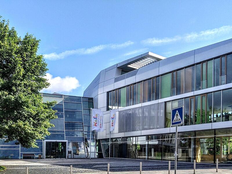 Die Haba-Familygroup beschäftigt am Standort Bad Rodach rund 1800 Menschen. Der Spielwarenhersteller ist damit der größte Arbeitgeber im Landkreis Coburg. Die Haba-Familygroup beschäftigt am Standort Bad Rodach rund 1800 Menschen. Der Spielwarenhersteller ist damit der größte Arbeitgeber im Landkreis Coburg.