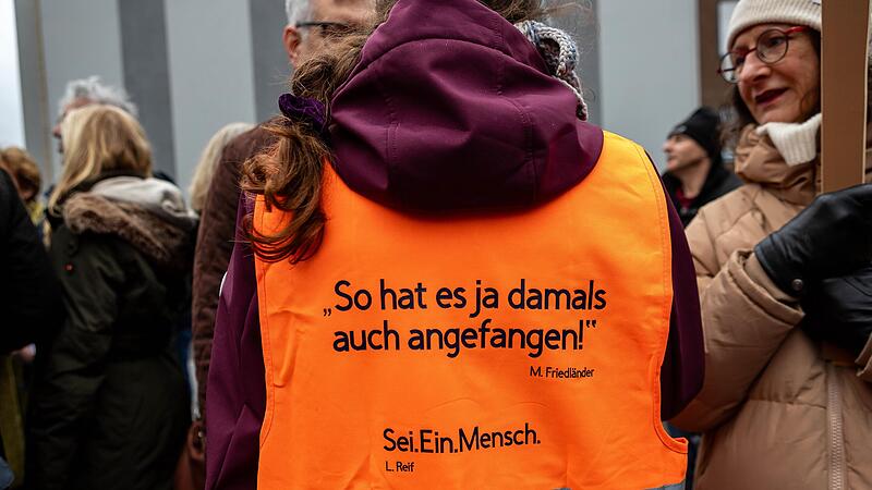 So wie in Bad Kissingen soll nun auch in Hammelburg ein Zeichen gegen Rechtsextremismus gesetzt werden. So wie in Bad Kissingen soll nun auch in Hammelburg ein Zeichen gegen Rechtsextremismus gesetzt werden.