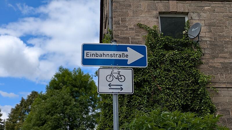 Schild Einbahnstraße Radfahrer frei Schild Einbahnstraße Radfahrer frei