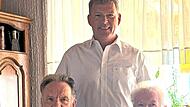 Der Bürgermeister gratuliert.Gemeinde Oberhaid Der Bürgermeister gratuliert.Gemeinde Oberhaid