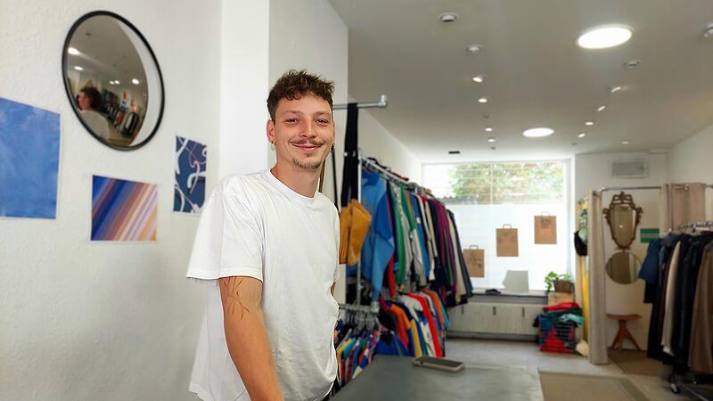 In wenigen Tagen ist Schluss: Tom Kastner schließt seinen Vintage-Laden „Drum&Dran“ in der Langen Straße in Bamberg.