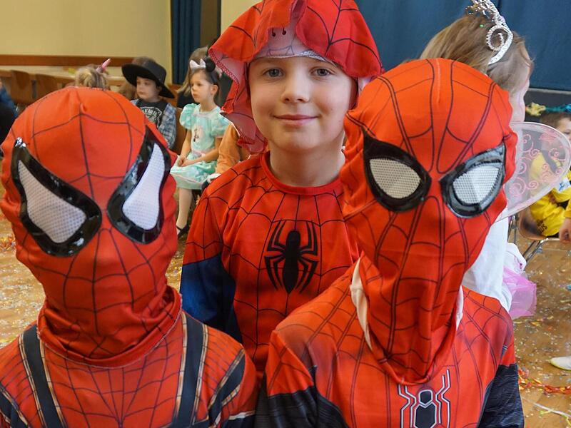 Spiderman war in Marktschorgast gleich mehrfach vertreten.2024 Kinderfasching Landkreis