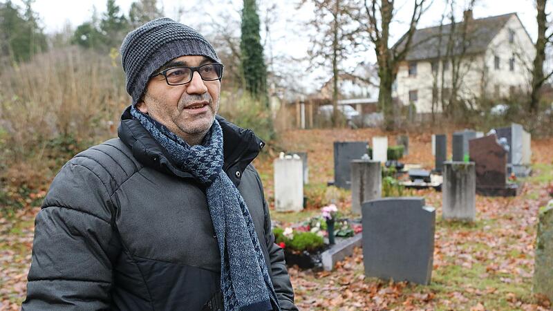 Coskun Ilgar freut es, dass der muslimische Bereich auf dem Forchheimer Friedhof erweitert wird und die Sargpflicht aufgehoben ist. Dennoch können gläubige Muslime ihre Toten in Bayern nicht so beerdigen, wie viele es sich wünschen.Forchheim & Fränkische Schweiz
