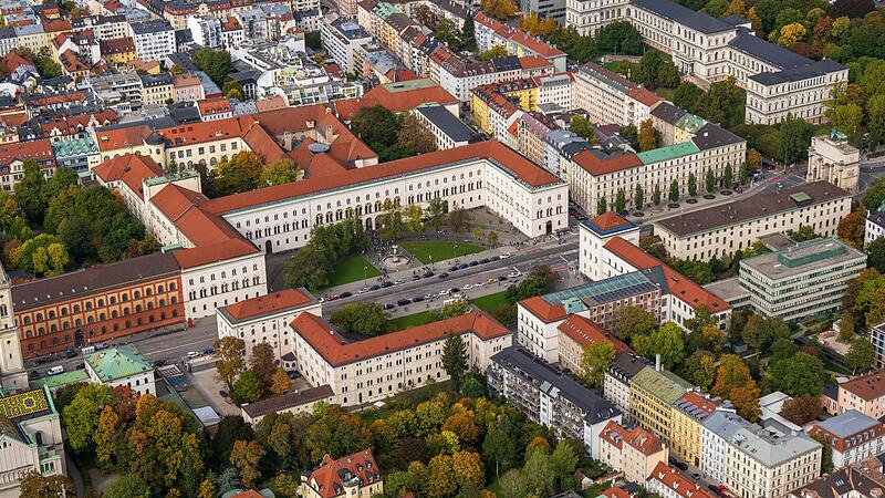 Ludwig-Maximilians-Universität München Ludwig-Maximilians-Universität München