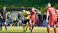 Der TSV Coburg-Scheuerfeld (rot, hier gegen den sp&auml;teren Meister TSV Scherneck) will in die Kreisliga aufsteigen.
