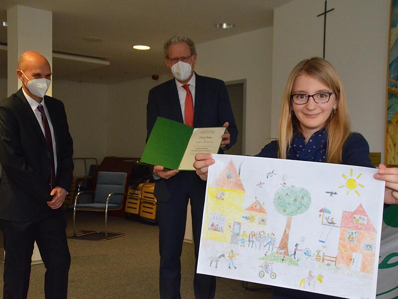 Das Bild von Jasmin Körner zeigt eine friedliche Welt. Das Werk der Schülerin aus Herzogenaurach erreichte 2021 den 3. Platz bei einem weltweiten Wettbewerb von „Mayors for Peace“.