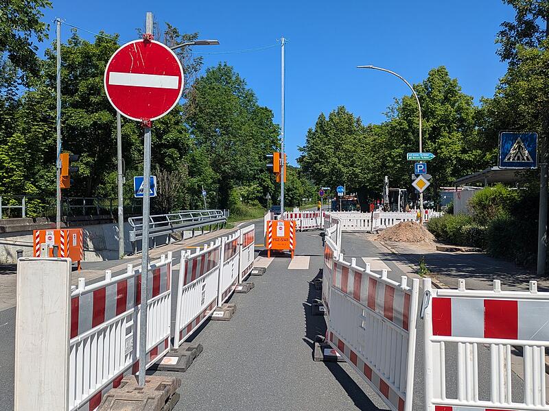 Am Kulmbacher Schwedensteg ist die Stra&szlig;e momentan wegen einer Baustelle nur stadteinw&auml;rts befahrbar.