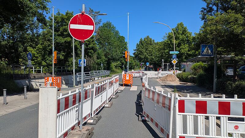 Am Kulmbacher Schwedensteg ist die Straße momentan wegen einer Baustelle nur stadteinwärts befahrbar. Am Kulmbacher Schwedensteg ist die Straße momentan wegen einer Baustelle nur stadteinwärts befahrbar.