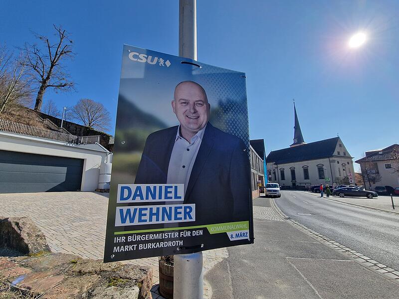 Daniel Wehner (CSU) wirbt in Burkardroth um Stimmen f&uuml;r das B&uuml;rgermeisteramt.