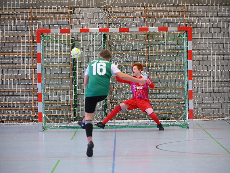Bei der Hallenkreismeisterschaft Coburg/Kronach/Lichtenfels der U15-Junioren in Neustadt triumphierte die JFG Rödental-Coburger Land.