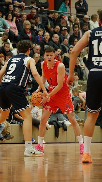 Eggolsheims Topscorer Timm  Ertl war auch gegen Jena  nicht zu stoppen.  Er erzielte 27 Punkte.