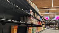 L&uuml;cken im Regal: Der Streik im Edeka-Zentrallager f&uuml;hrt dazu, dass der Nachschub f&uuml;r manche Artikel auf sich warten l&auml;sst.