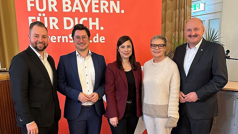 Die Kandidierenden der SPD Unterfranken f&uuml;r die Bundestagswahl sind (von links): Markus H&uuml;mpfer, Manuel Michniok, Katharina R&auml;th, Sabine Dittmar und Bernd R&uuml;tzel