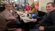 Die Stimmung ist gemischt angesichts des Ergebnisses. Dennoch versammeln sich die SPD-Mitglieder in der Brasserie, um den Wahlkampf abzuschließen.