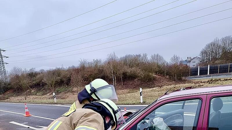 Unfall im Kreis Forchheim: Autoinsassen eingeklemmt – Hubschrauber im Einsatz Unfall im Kreis Forchheim: Autoinsassen eingeklemmt – Hubschrauber im Einsatz