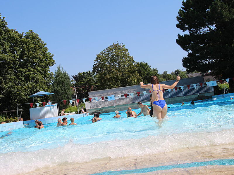 Auch ein Wellenbecken steht auf der Wunschliste vieler Freibad-Fans ganz oben. Hier ein Archivfoto vom Wellenbecken im Coburger Aquaria, das seit der Freibadsaison 2025 nicht mehr in Betrieb ist.