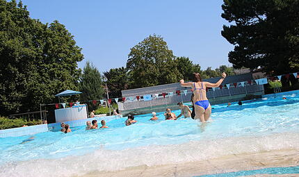Aquaria Coburg Auch ein Wellenbecken steht auf der Wunschliste vieler Freibad-Fans ganz oben. Hier ein Archivfoto vom Wellenbecken im Coburger Aquaria, das seit der Freibadsaison 2025 nicht mehr in Betrieb ist.