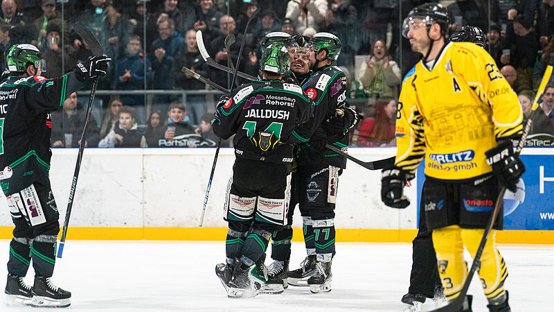Frust bei Aidan Brown (vorne) und den Tigers: Der H&ouml;chstadte EC feiert beim Frankenderby einen nahezu optimalen Abend.