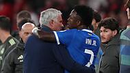 Jos&eacute; Mourinho und Vin&iacute;cius J&uacute;nior