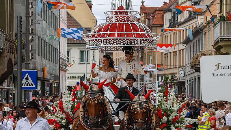 Ende Juli herrscht in Bad Kissingen einmal mehr Ausnahmezustand, wenn das Rakoczy-Fest 2024 stattfindet.