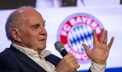 Bayern-Ehrenpr&auml;sident Uli Hoene&szlig; &auml;u&szlig;erte sich am Rande des f&uuml;nften BBL-Finalspiels FC Bayern M&uuml;nchen gegen Alba Berlin zur Personalie Anton Gavel.
